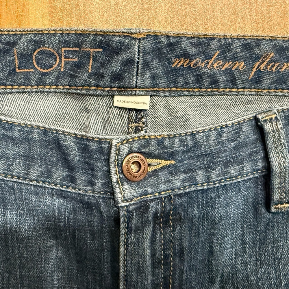 LOFT Modern Flare Mid-Rise Jeans in Medium Wash Size 14 Tall - Picture 8 of 9